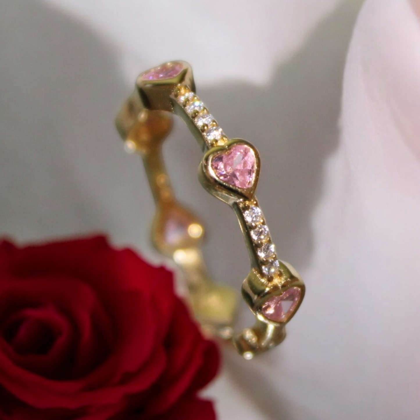 Anillo Lovers de Fiora Jewels, joya en plata 925 con diseño exclusivo, ideal para celebrar momentos especiales de amor