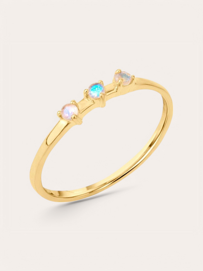 Anillo Piedra Luna de Fiora Jewels, en plata 925 con una piedra luna brillante, diseño elegante y atemporal