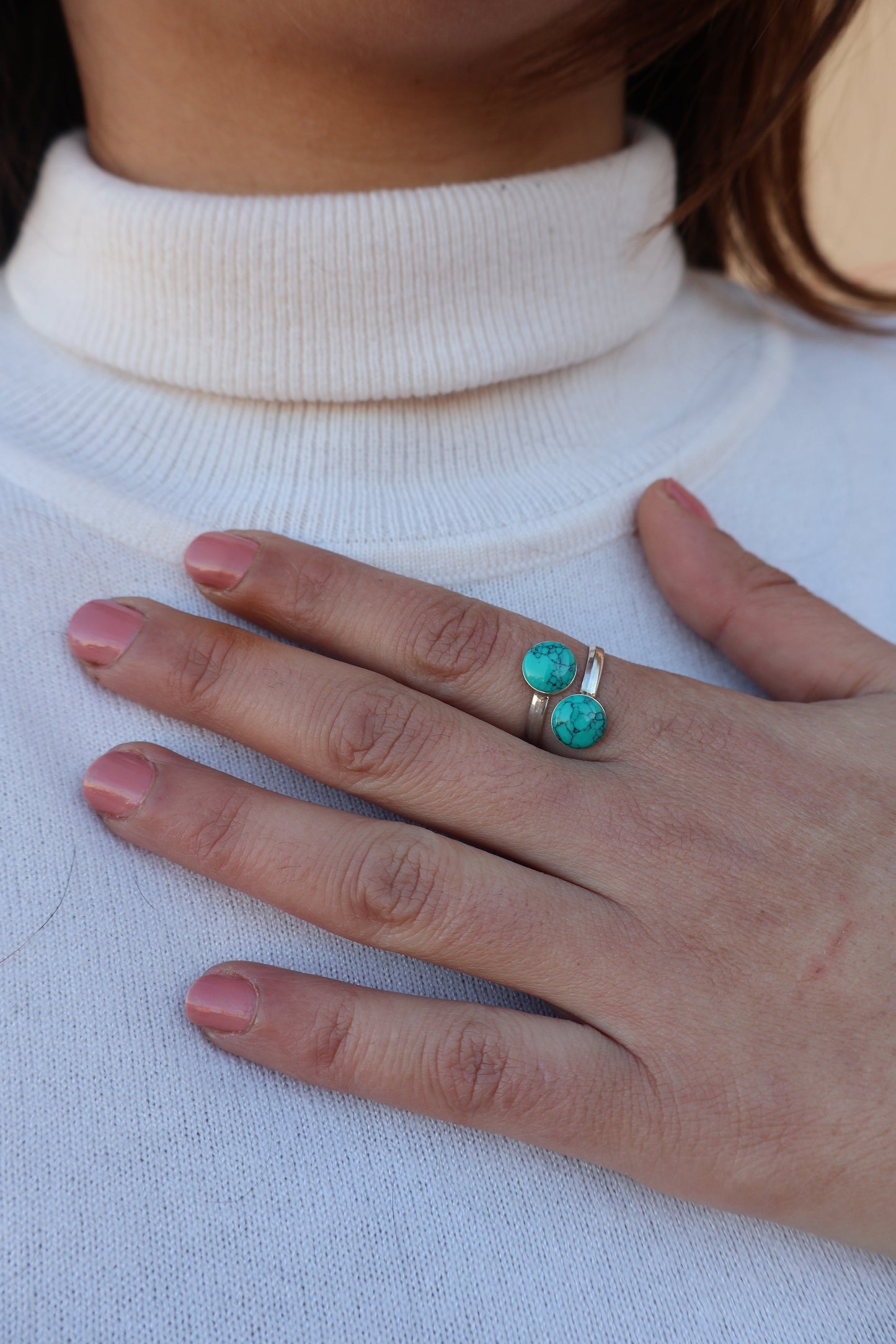 Anillo Turquesa de Fiora Jewels, joya exclusiva en plata de ley 925 con piedra turquesa natural, diseño ajustable