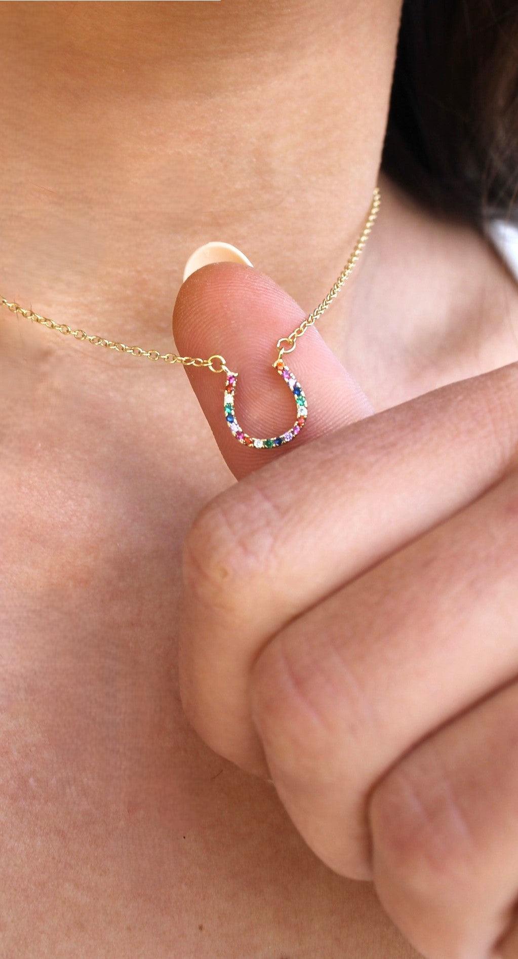 collar herradura de plata y baño en oro 18K con circonitas de colores